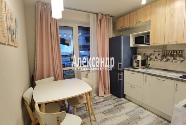Продам двухкомнатную (2-комн.) квартиру, Новая ул, 17к2, Мурино п