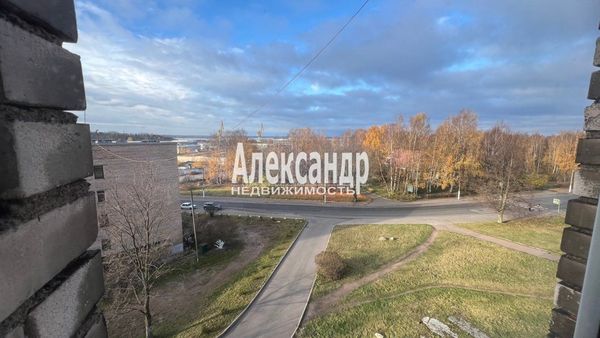 Продам комнату в 12-комн. квартире, Приморское ш, 2, Выборг г