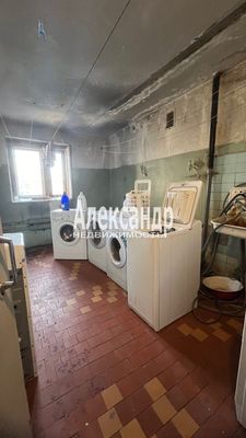 Продам комнату в 12-комн. квартире, Приморское ш, 2, Выборг г
