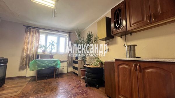 Продам комнату в 12-комн. квартире, Приморское ш, 2, Выборг г