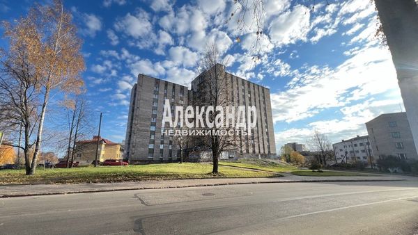 Продам комнату в 12-комн. квартире, Приморское ш, 2, Выборг г
