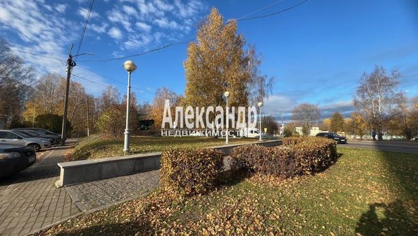 Продам комнату в 12-комн. квартире, Приморское ш, 2, Выборг г