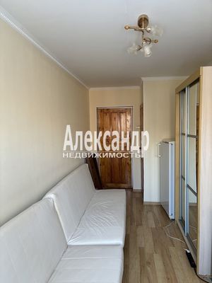 Продам трехкомнатную (3-комн.) квартиру, Приморское ш, 423к2, Репино п