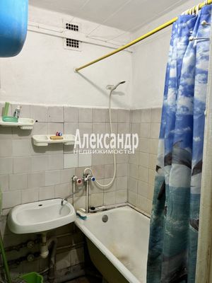 Продам трехкомнатную (3-комн.) квартиру, Приморское ш, 423к2, Репино п