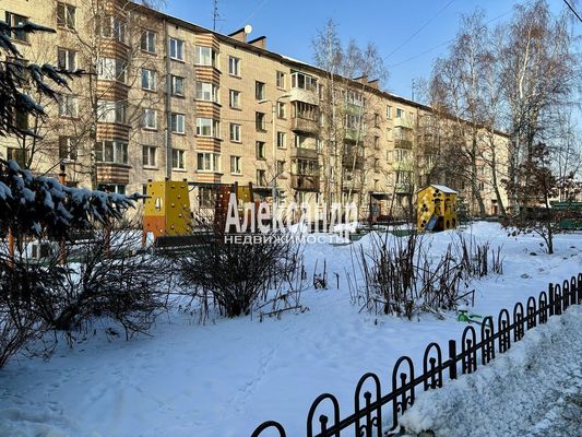 Продам трехкомнатную (3-комн.) квартиру, Приморское ш, 423к2, Репино п