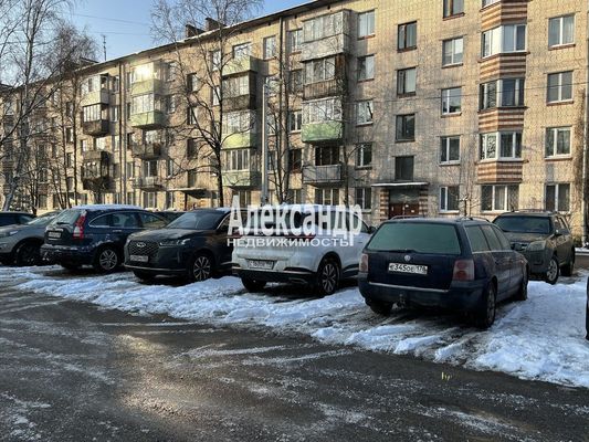 Продам трехкомнатную (3-комн.) квартиру, Приморское ш, 423к2, Репино п