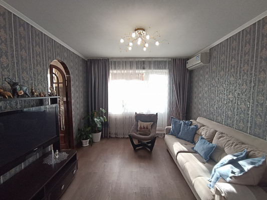 Продам трехкомнатную (3-комн.) квартиру, Курчатова пр-кт, 35, Волгодонск г