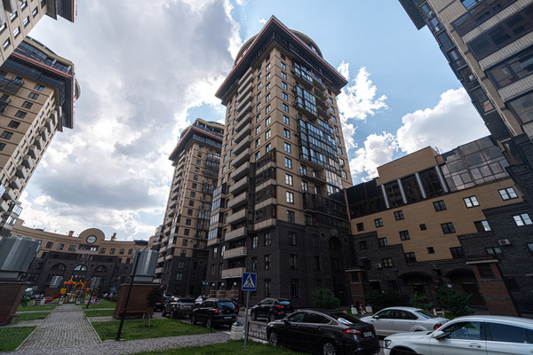 Продам трехкомнатную (3-комн.) квартиру, Киевская ул, 3, Санкт-Петербург г