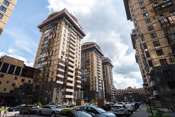 Продам трехкомнатную (3-комн.) квартиру, Киевская ул, 3, Санкт-Петербург г