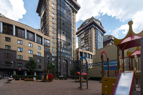 Продам трехкомнатную (3-комн.) квартиру, Киевская ул, 3, Санкт-Петербург г