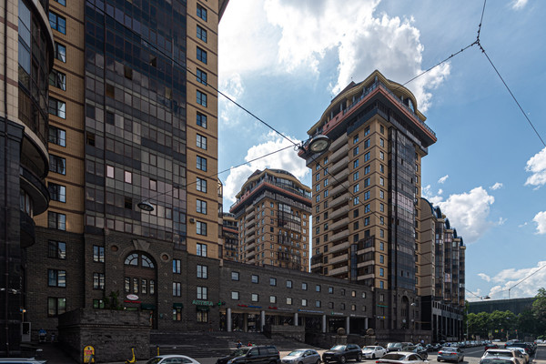Продам трехкомнатную (3-комн.) квартиру, Киевская ул, 3, Санкт-Петербург г