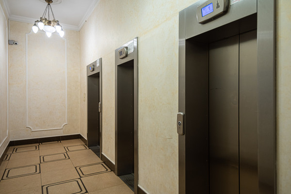 Продам трехкомнатную (3-комн.) квартиру, Киевская ул, 3, Санкт-Петербург г