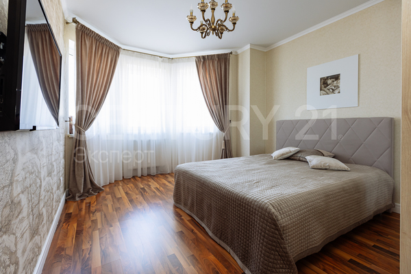 Продам трехкомнатную (3-комн.) квартиру, Эпроновская ул, 20 , Калининград г