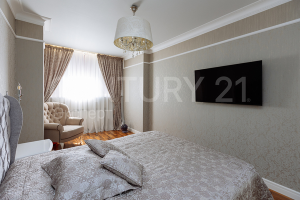 Продам трехкомнатную (3-комн.) квартиру, Эпроновская ул, 20 , Калининград г