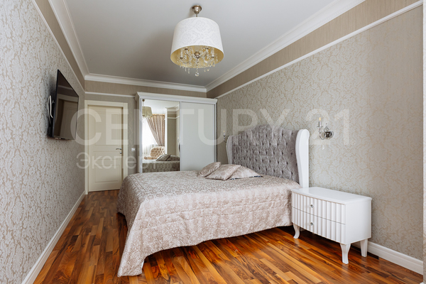 Продам трехкомнатную (3-комн.) квартиру, Эпроновская ул, 20 , Калининград г