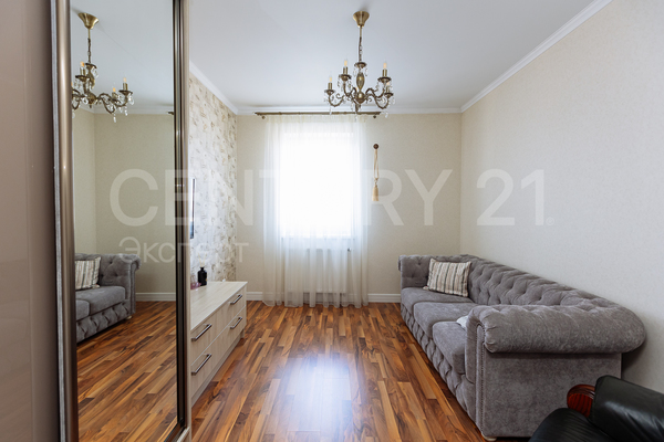 Продам трехкомнатную (3-комн.) квартиру, Эпроновская ул, 20 , Калининград г
