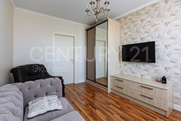 Продам трехкомнатную (3-комн.) квартиру, Эпроновская ул, 20 , Калининград г