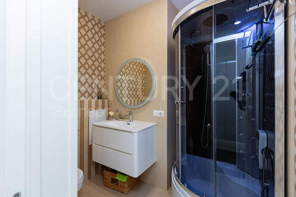 Продам трехкомнатную (3-комн.) квартиру, Эпроновская ул, 20 , Калининград г