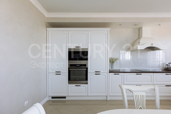 Продам трехкомнатную (3-комн.) квартиру, Эпроновская ул, 20 , Калининград г