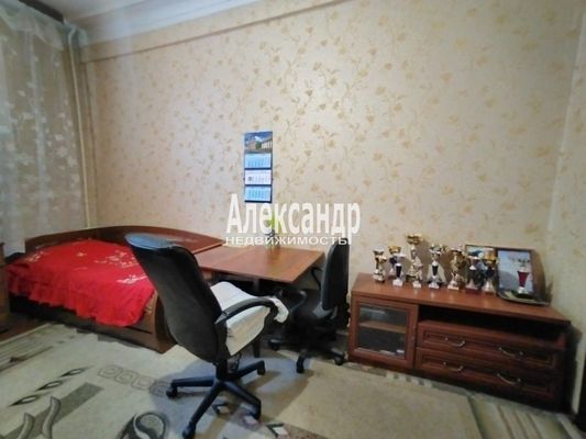 Продам трехкомнатную (3-комн.) квартиру, Мгинская ул, 7, Санкт-Петербург г