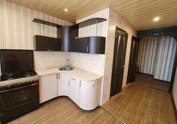 Продам трехкомнатную (3-комн.) квартиру, 6, Торосово д