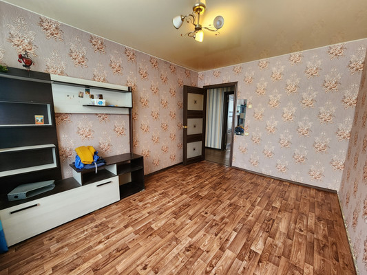 Продам трехкомнатную (3-комн.) квартиру, 6, Торосово д