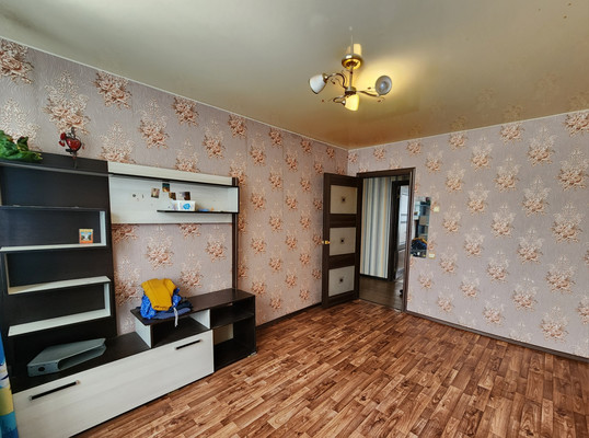 Продам трехкомнатную (3-комн.) квартиру, 6, Торосово д