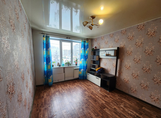 Продам трехкомнатную (3-комн.) квартиру, 6, Торосово д