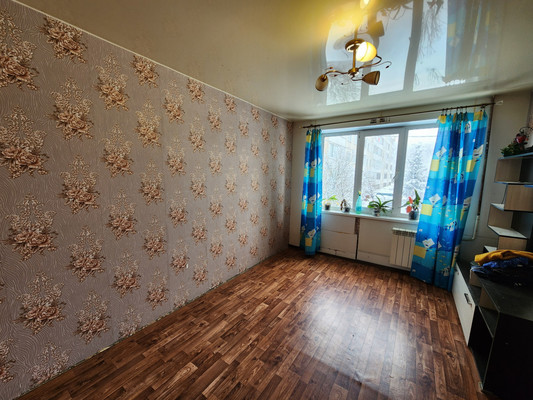 Продам трехкомнатную (3-комн.) квартиру, 6, Торосово д