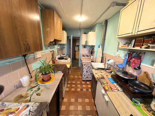 Продам комнату в 8-комн. квартире, Уральская ул, 81А, Краснодар г