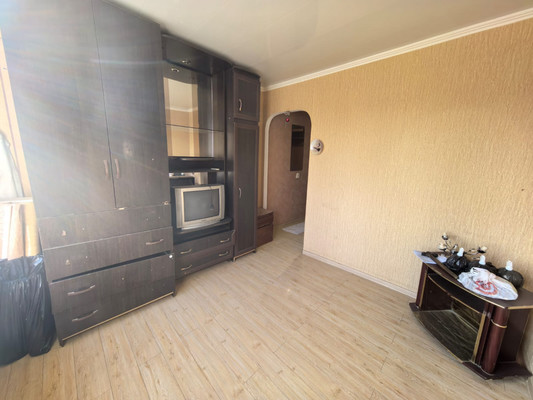 Продам комнату в 8-комн. квартире, Уральская ул, 81А, Краснодар г
