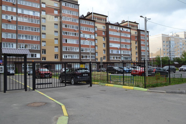Продам трехкомнатную (3-комн.) квартиру, Первомайская ул, 77, Йошкар-Ола г