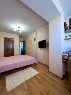 Продам трехкомнатную (3-комн.) квартиру, Александра Косарева ул, 2, Севастополь г