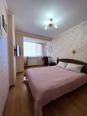 Продам трехкомнатную (3-комн.) квартиру, Александра Косарева ул, 2, Севастополь г