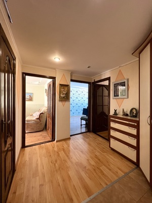 Продам трехкомнатную (3-комн.) квартиру, Александра Косарева ул, 2, Севастополь г
