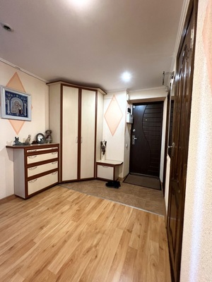 Продам трехкомнатную (3-комн.) квартиру, Александра Косарева ул, 2, Севастополь г