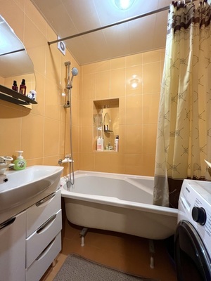 Продам трехкомнатную (3-комн.) квартиру, Александра Косарева ул, 2, Севастополь г