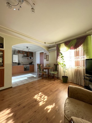 Продам трехкомнатную (3-комн.) квартиру, Александра Косарева ул, 2, Севастополь г