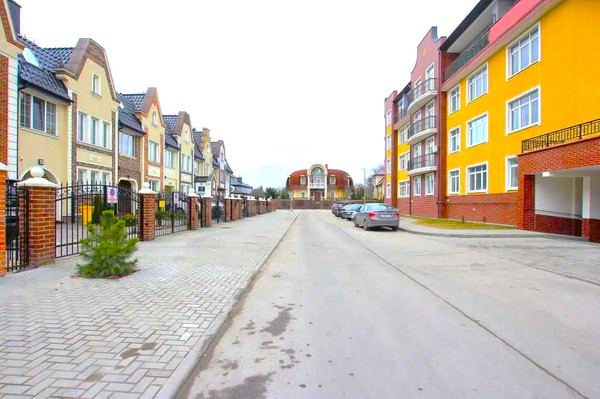Продам трехкомнатную (3-комн.) квартиру, Курортная ул, 87, Калининград г