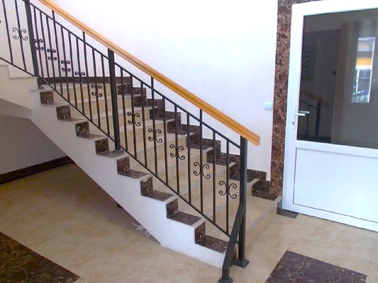 Продам трехкомнатную (3-комн.) квартиру, Курортная ул, 87, Калининград г