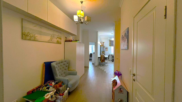 Продам трехкомнатную (3-комн.) квартиру, Курортная ул, 87, Калининград г