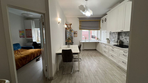 Продам трехкомнатную (3-комн.) квартиру, Курортная ул, 87, Калининград г