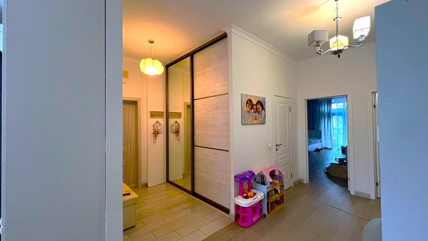 Продам трехкомнатную (3-комн.) квартиру, Курортная ул, 87, Калининград г