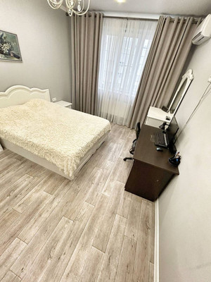 Продам трехкомнатную (3-комн.) квартиру, Старокубанская ул, 2/23к2, Краснодар г