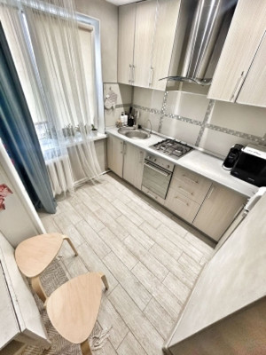 Продам трехкомнатную (3-комн.) квартиру, им. Селезнева ул, 182, Краснодар г