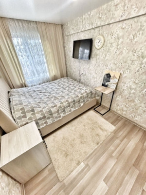 Продам трехкомнатную (3-комн.) квартиру, им. Селезнева ул, 182, Краснодар г