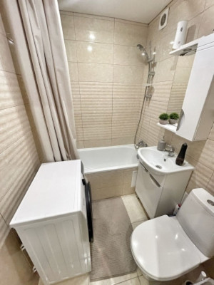 Продам трехкомнатную (3-комн.) квартиру, им. Селезнева ул, 182, Краснодар г