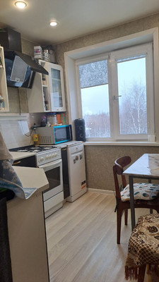 Продам трехкомнатную (3-комн.) квартиру, Новоселов ул, 3, Сыктывкар г