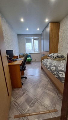 Продам трехкомнатную (3-комн.) квартиру, Новоселов ул, 3, Сыктывкар г