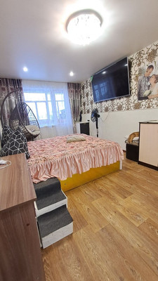 Продам трехкомнатную (3-комн.) квартиру, Новоселов ул, 3, Сыктывкар г